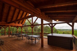 Outdoor dining - Scenic Ridge Lodge - Sleeps up to 16 - w/ Hot Tub (Logan)