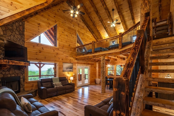 TV, fireplace - Scenic Ridge Lodge - Sleeps up to 16 - w/ Hot Tub (Logan)