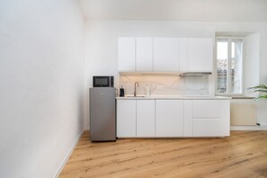 Refrigerador, microondas, placa de cocina, lavavajillas