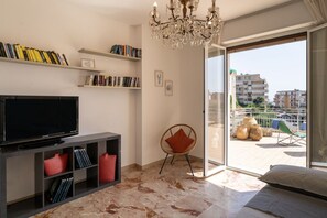 Unclassified image, 4 of 26, button