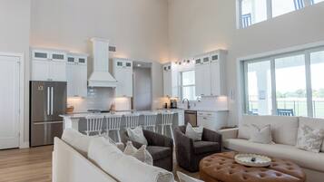 Smart TV, computer monitors