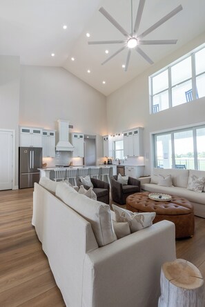 Smart TV, computer monitors