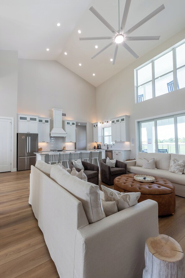 Smart TV, computer monitors