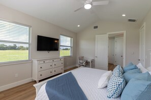 4 bedrooms, in-room safe, desk, iron/ironing board