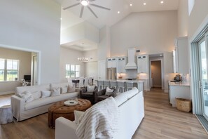 Smart TV, computer monitors