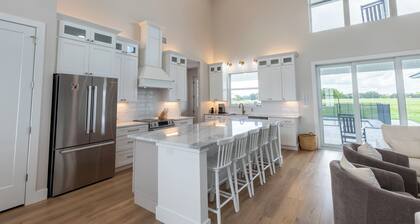 NEW BUILD! Family Retreat 4BR Home & Pool on 10 acres