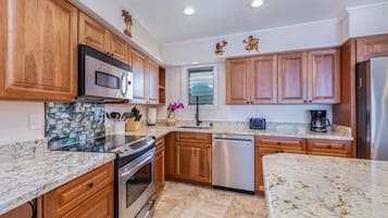 Condo, Multiple Beds, Balcony, Beach View (4303) | Private kitchen | Coffee/tea maker