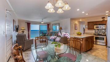 Condo, Multiple Beds, Balcony, Beach View (4303) | Dining
