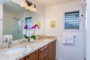 Bathroom - Alii Kai 4303 (Princeville)