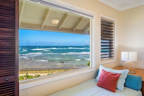 2 kamar tidur dan didekorasi berbeda-beda