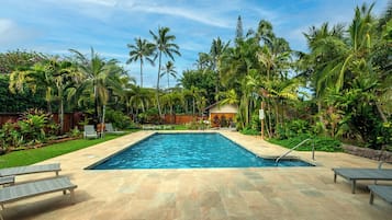 Kolam renang outdoor
