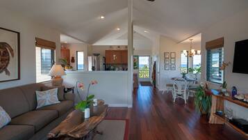 House, Multiple Beds, Patio, Ocean View (26) | Living area