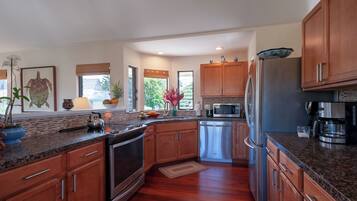 Rumah, Beberapa Tempat Tidur, patio, pemandangan samudra (26) | Dapur pribadi | Mesin pembuat kopi/teh