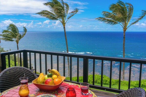 Outdoor dining - Sealodge C7 (Princeville)
