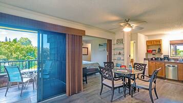 Condo, Berbilang Katil, Balcony, Garden View (B4) | Tempat makan