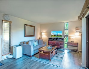 Condo, Multiple Beds, Balcony, Garden View (B4) | Living area
