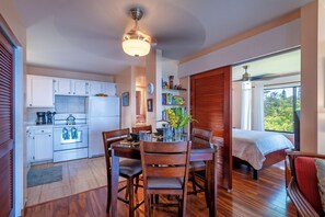 Condo, Plusieurs lits, patio, vue sur l’océan (A6) | Restauration