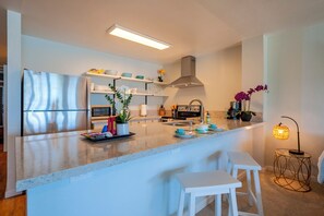 Leilighet, 1 kingsize-seng, balkong, havutsikt (302) | Eget kjøkken | Kaffetrakter/tekoker