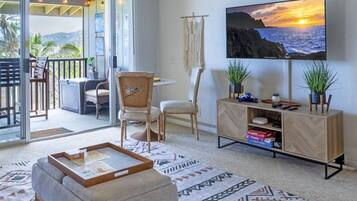Condo, 1 King Bed, Balcony, Ocean View (302) | Living area