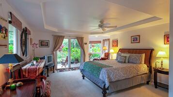House, 2 Queen Beds, Hot Tub, Garden View (37) | 2 bedrooms, individually decorated, individually furnished, bed sheets