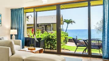 Condo, nhiều giường, bồn tắm nước nóng, quang cảnh biển (2106) | Quang cảnh nhìn từ nơi lưu trú