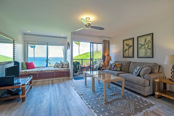 公寓客房, 1 張加大雙人床和 1 張沙發床, 庭院, 海景 ( B6) | 起居區