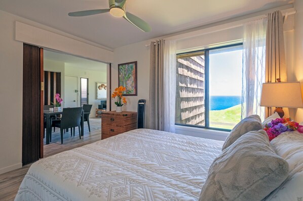 1 bedroom, individually decorated, individually furnished, bed sheets - Sealodge B6 (Princeville)