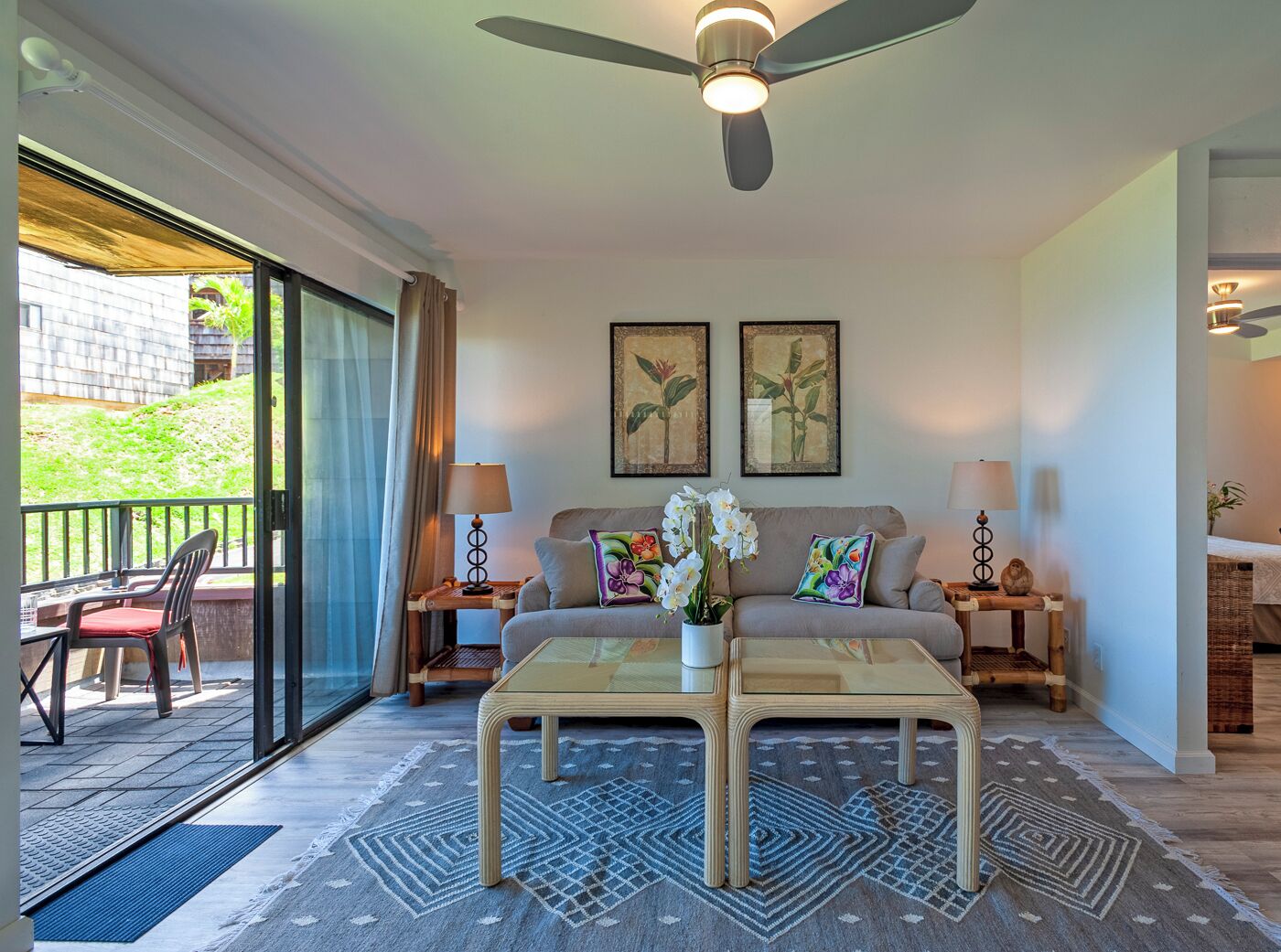 Condo, 1 cama Queen size y sofá cama, patio, vista al océano ( B6) | Área de sala de estar