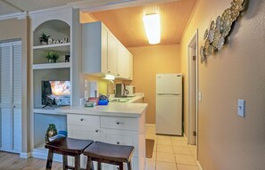 Apartment, 1 Queen-Bett, Whirlpool, Poolblick (120B) | Eigene Küche