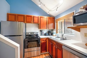 Condo, Multiple Beds, Balcony, Ocean View (D7) | Private kitchen