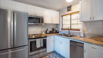 Condo, Berbilang Katil, Balcony, Ocean View (E8) | Dapur peribadi | Pembancuh kopi/teh