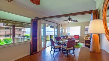 Condo, Berbilang Katil, Hot Tub, Ocean View (K4) | Tempat makan