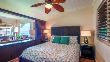 Condo, varias camas, hidromasaje, vista al océano (K4) | 2 habitaciones, decoración personalizada y muebles diferentes