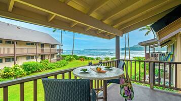 Condo, varias camas, hidromasaje, vista al océano (K4) | Áreas de la propiedad