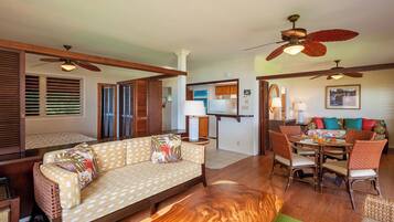Condo, Multiple Beds, Hot Tub, Ocean View (K4) | Living area