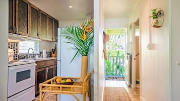 Appartement, 1 queensize bed, balkon, uitzicht op oceaan ( 17) | Privékeuken | Een koffiezetapparaat/waterkoker