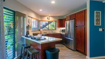 Appart'hôtel, plusieurs lits, patio, vue jardin (5A) | Cuisine privée | Cafetière/bouilloire
