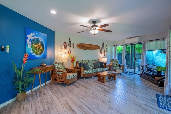 Condo, varias camas, patio, vista al jardín (5A) | Interior