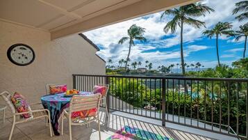 Condo, 1 Queen Bed, Hot Tub, Partial Ocean View (123) | Outdoor dining