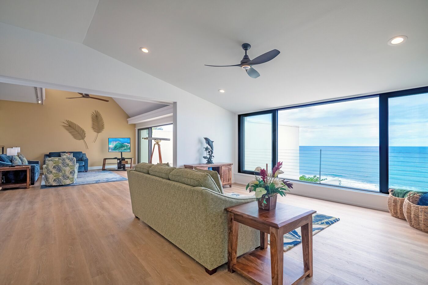 Διαμέρισμα (Condo), Περισσότερα από 1 Κρεβάτια, μπανιέρα με υδρ ομασάζ, Θέα στη Θάλασσα (405) | Περιοχή καθιστικού