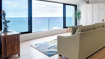 Condo, Plusieurs lits, baignoire à jets, vue sur l’océan (405) | Aire de séjour