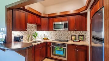 Condo, Multiple Beds, Hot Tub, Ocean View ( E3) | Private kitchen | Coffee/tea maker