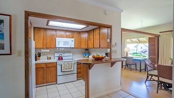 Apartamento, varias camas, bañera de hidromasaje, vistas al mar ( C4) | Cocina privada | Cafetera o tetera