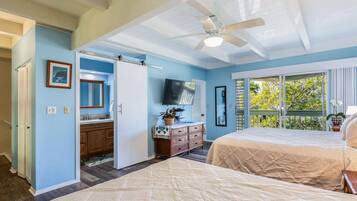 Condo, varias camas, patio, vista a la alberca (9C) | 2 habitaciones, decoración personalizada y muebles diferentes