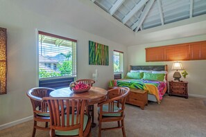 คอนโด, หลายเตียง, ระเบียง, วิวสวน (210A) | ร้านอาหาร