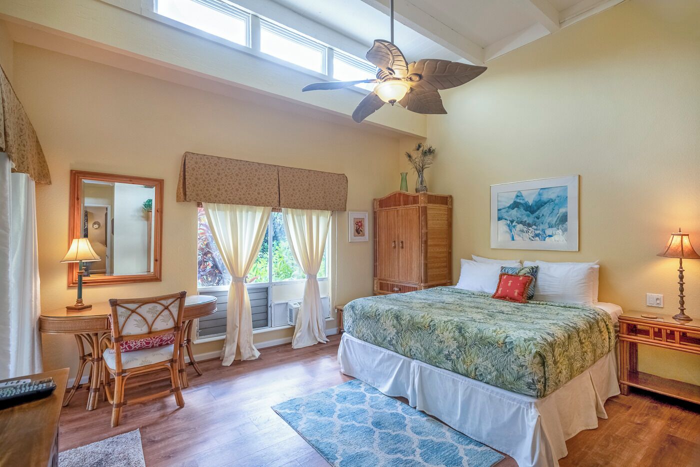 2 bedrooms, individually decorated, individually furnished, bed sheets