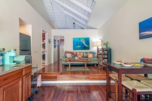 Condo, 1 King Bed, Balcony, Garden View (210B) | Private kitchen