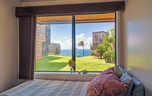 1 bedroom, individually decorated, individually furnished, bed sheets - Sealodge F1 (Princeville)