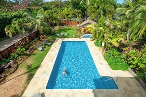 Kolam renang terbuka 
