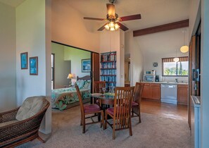 Condo, varias camas, balcón, vista al océano (F9) | Restaurantes